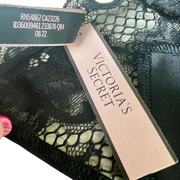 2022 Victoria's Secret Faux Leather and Lace Thong Size Medium NWT - Picture 7 of 7